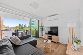 Inner City Action 3Bed 2Bath 1Car 3Balconies